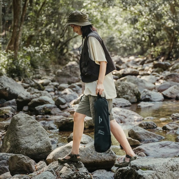 kreslo-naturehike-moon-chair-cnk2450jj015-skladnoe-chyornyj-l 5