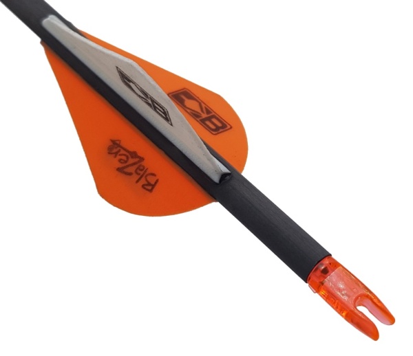 Strela luchnaya karbonovaya Centershot Fury Hunter 400 operenie Blazer 22